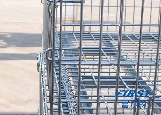 倉庫で商品を貯えることで使用される金網の容器